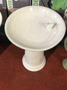 BIRDBATH ON FOOT CERAMIC CREAM