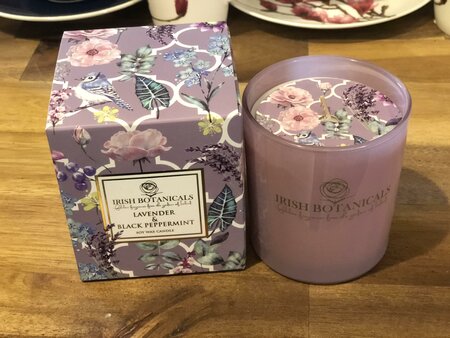 IRISH BOTANICALS LAVENDER AND BLACK PEPPERMINT CANDLE